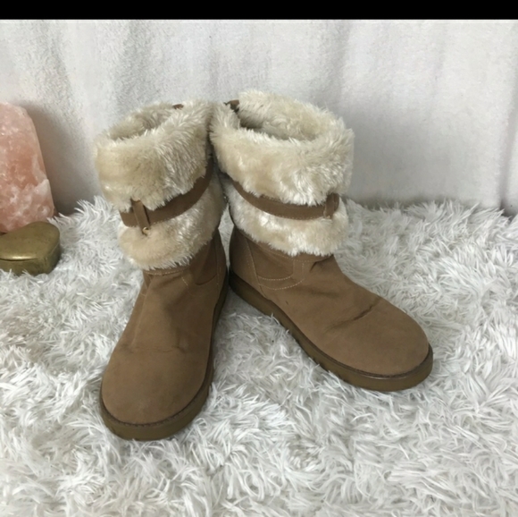 Furry suede Guess boots - Picture 6 of 8
